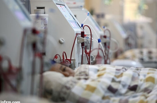 &nbsp;&nbsp;&nbsp; 2011年12月15日，江西九江一位尿毒症患者在市中医院做血液透析。自当日起，江西省全面实施困难尿毒症患者免费血透。 （东方IC/图）