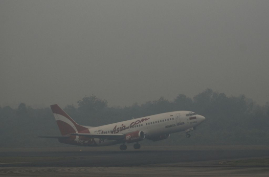 7月5日，一部飞机从印尼廖内省北干巴鲁机场起飞。