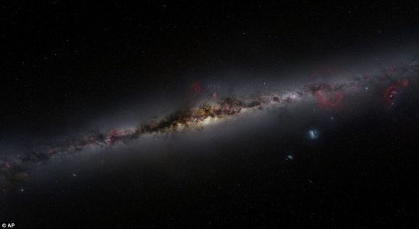 　　尼克•赖辛格的这张图片是用在全球不同地区拍摄的3.7万多张照片合成的。拍摄和制作合成图用了他1年时间。