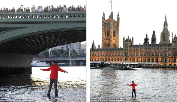威斯敏斯特大桥上挤满了观众（左），发动机（右）正站在水面上向国会大厦方向前进