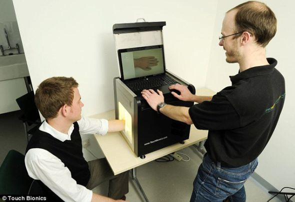 “鲜活成像”成像系统技术，可以在短时间内扫面记录样本细节信息，以便进行精确的复制