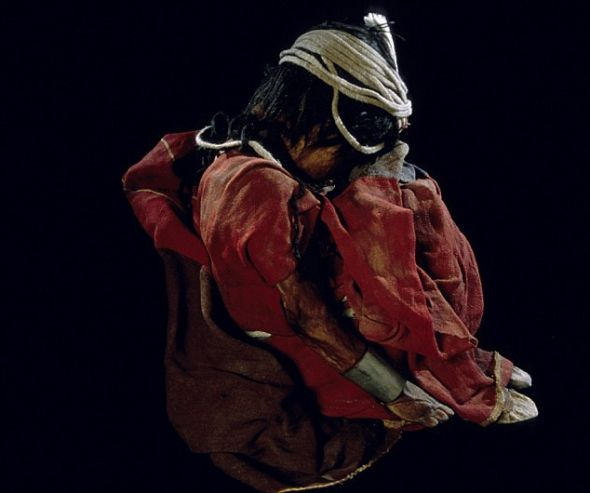 　　研究过程中，科学家利用拭子从木乃伊的嘴唇上提取样本，而后与病人的拭样进行比较，最后证实出现细菌感染。据悉，在如此古老的尸体上诊断出疾病还是第一次