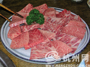 鹿儿岛黑猪有着完美的大理石纹 毛山 摄