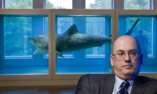 这是科恩买下的一条价值超过1亿元人民币的鲨鱼，他从内心深处欣赏鲨鱼的敏锐和凶狠。