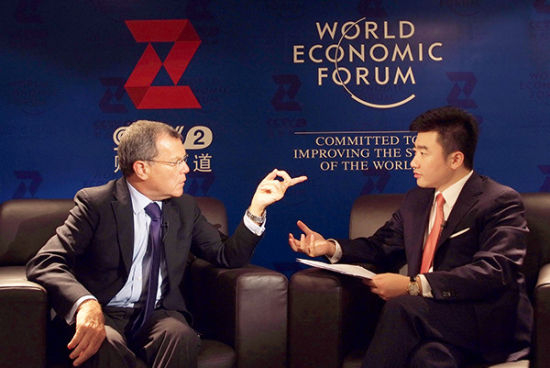 　　2010年9月14日，在天津达沃斯论坛上，WPP首席执行官Martin Sorrell接受芮成钢采访。他是这位央视名嘴采访过的众多政商领袖之一。