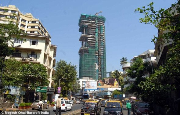 孟买的建筑工程。这座摩天大楼由辛哈尼亚家族建设，它与安迪利亚惊人相似