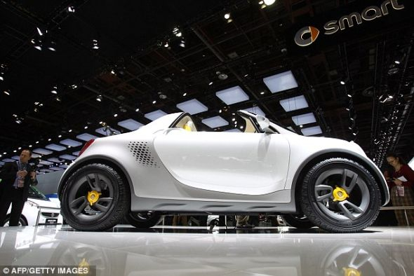 这款电动皮卡完全充电需要8个小时，最高时速80英里