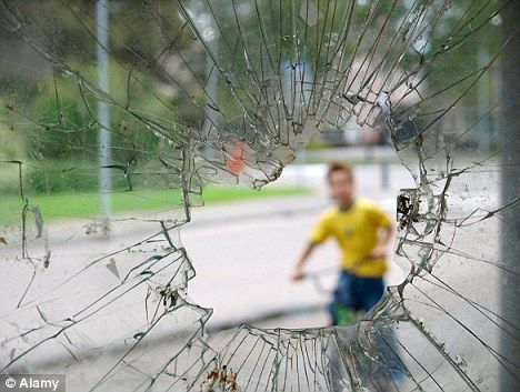 美国科学家制成超强金属玻璃 比钢铁更结实