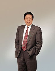 图为四通集团董事长段永基