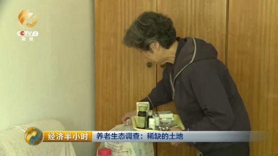 房间里好几个地方都放上了救心丸，以便在急需的时候可以拿到。