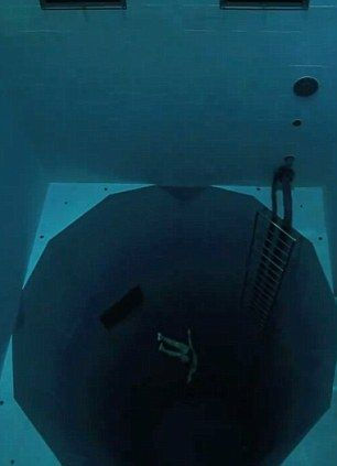 “NEMO 33”游泳池是初出茅庐的年轻潜水员们取得各种潜水资格的理想训练场地。
