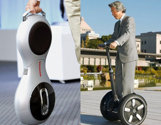 左侧的照片展示了折叠后的Uni-Cub。右侧的照片中，日本前首相小泉纯一郎体验个人移动工具Segway