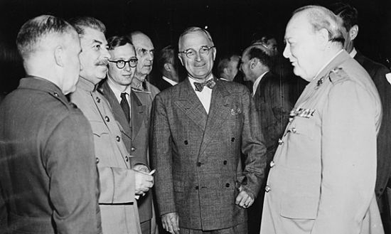 美国最近的一位穷总统杜鲁门。图为他与斯大林、丘吉尔在一起。