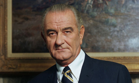 坊间传言热门影视剧《纸牌屋》中下木老师的原型就是这位林登-约翰逊