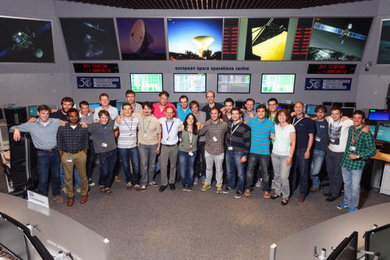 罗塞塔飞船地面控制中心导航团队工作人员合影