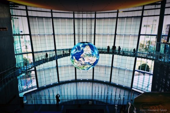 有了Geo-Cosmos，你可以亲眼目睹每分每秒变化中的地球，以及这颗星球未来的命运