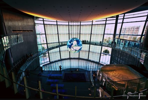 　　建造这个设备的初衷是因为博物馆现任首席执行官，前日本宇航员毛利卫的设想，他梦想制造一种设备，能够“将在太空中看到的地球美景和更多的人一起分享”。