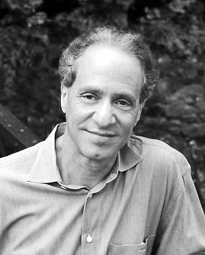 科学家库兹韦尔预测，2045年将是机器与人的界限模糊的关键点