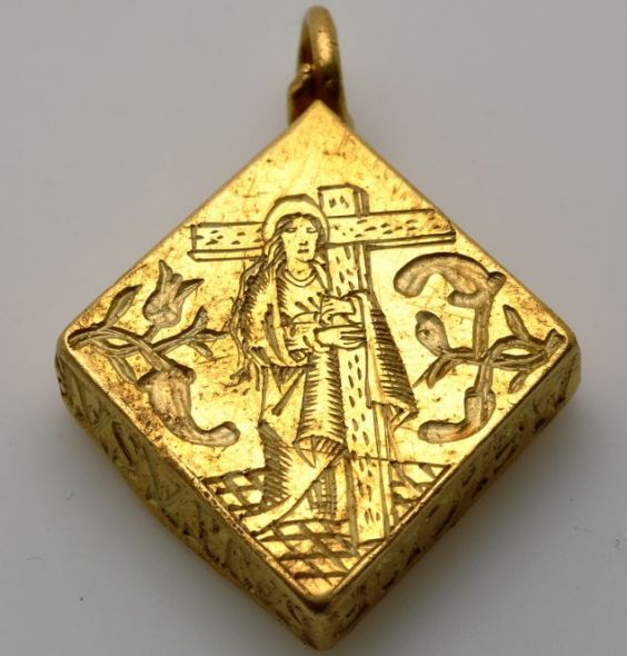 罕见的16世纪黄金圣物盒，用于盛装宗教遗物。