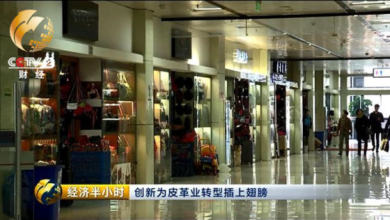 本该皮草热销的季节，海宁皮革城很多店铺门前空空如也，无人问津。