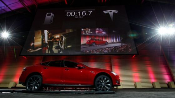 Tesla召开了产品Demo会议，CEO Elon Musk展示了如何在90秒内给Model S更换电池