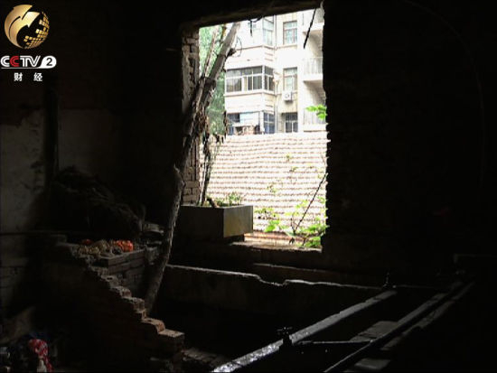 李强所在厂矿区中的某一民居