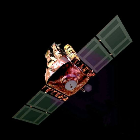 　　SOHO卫星在太空运行的示意图。这艘专事太阳研究的飞船也承担起了彗星猎手的任务。 版权：NASA/ESA