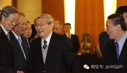 图：2013年10月，王岐山陪同朱镕基会见清华大学经济管理学院顾问委员会委员。