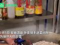 安徽泗县外卖小哥送菜间隙为保供人员炒菜:老板娘忙不过来,正好我会