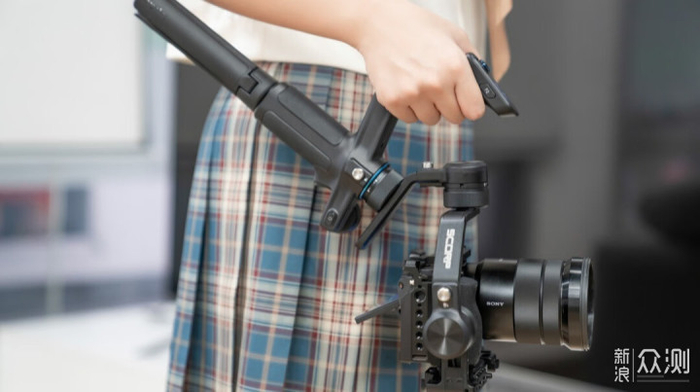 5kg的承重要小不少,但是对于我们的副机位的 索尼a6300   18-105 f4g