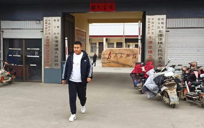 　为了撤销刑事拘留记录，李伟走访过多个部门