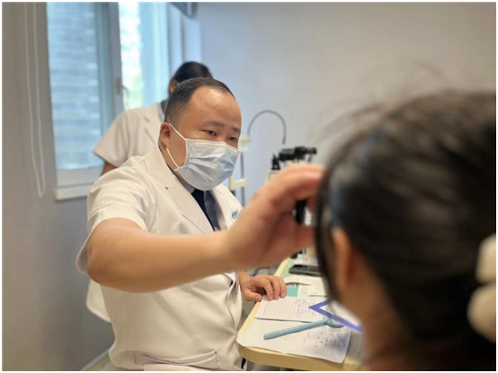 合肥瑶海普瑞眼科斜弱视专家胡盼主刀,助力斜视母女重获自信美丽