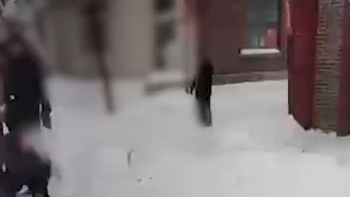黑龙江一男子雪天冻死街头？官方：非流浪人员，初步调查其死前曾饮酒|黑龙江省|勃利县|音轨|画中画|死亡_手机新浪网