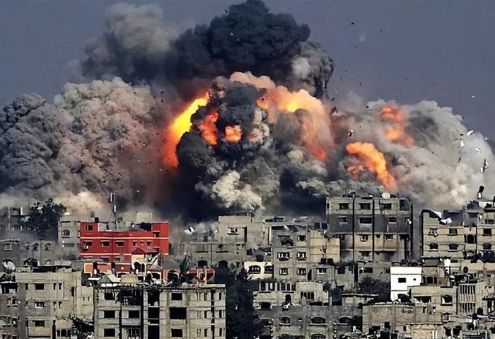 图为加沙地区遭到空袭