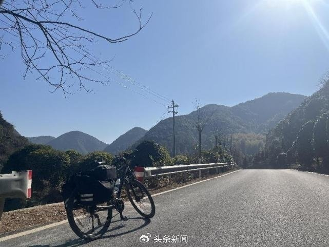  骑行途中。图/受访者供图