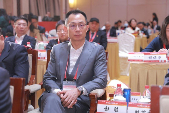 彭胜院长出席第九届医学家年会荣获十大医学人文院管专家荣誉称号