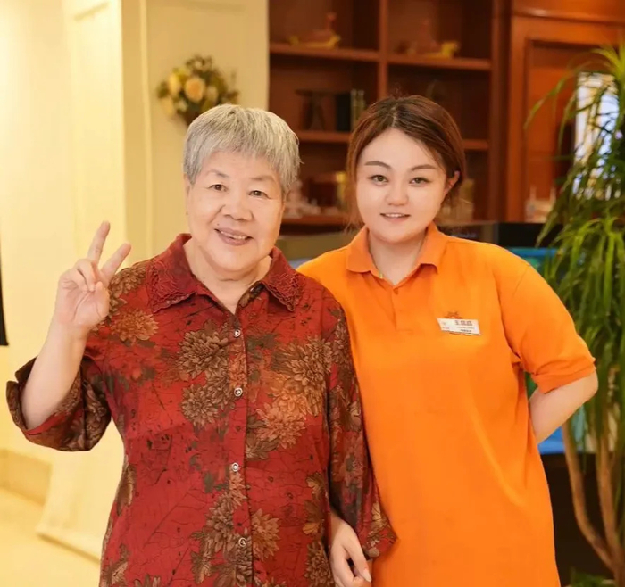 77岁奶奶在椿萱茂养老纪实入住10年自己开心儿子放心