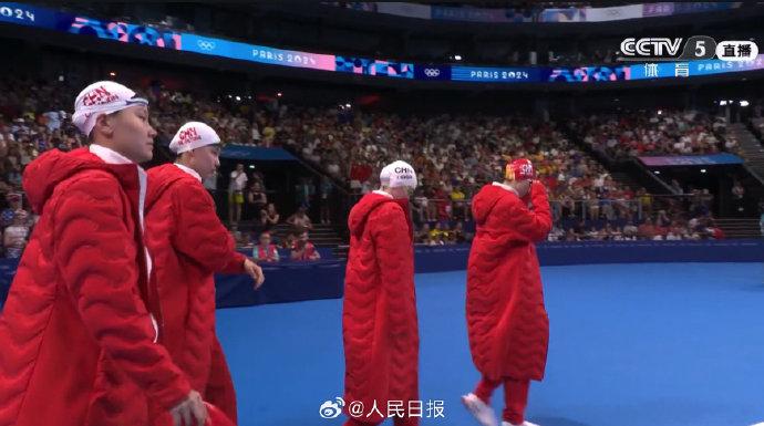 姑娘们太棒了！中国队女子4x200米自由泳夺铜 