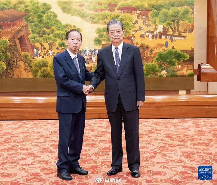 8月28日,全国人大常委会委员长赵乐际在北京会见日本日中友好议员联盟会长二阶俊博。图源:新华社