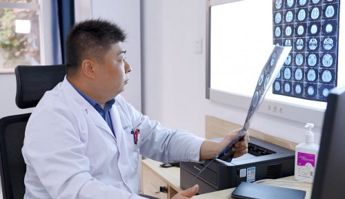 小脑电是什么设备脊髓电刺激(SCS)让无法站立的老人重新行走-上海聚慕医疗器械有限公司