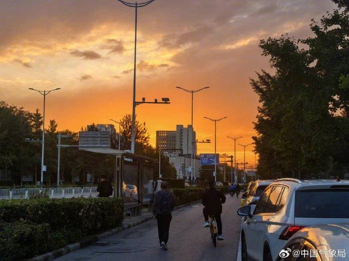 昨日至今北京全市已达暴雨级别，当前风大雨急