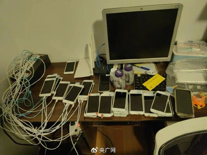 江西省萍乡市莲花县公安局破获的一起案件中，涉案人员在8个月内骗取超过100万元的运费险赔付金