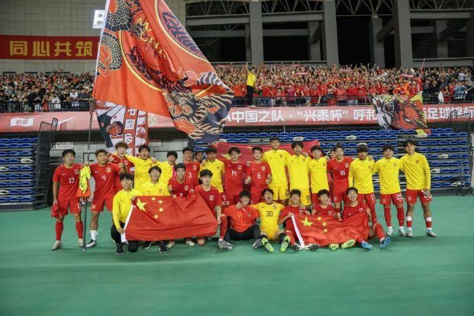 儿童节U16国足冠军礼到手 09国少依旧任重道远