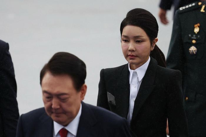 ▲韩国前总统尹锡悦和夫人金建希 图源/视觉中国