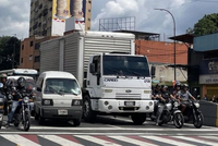 “出乎意料，总统径直走向中国记者”