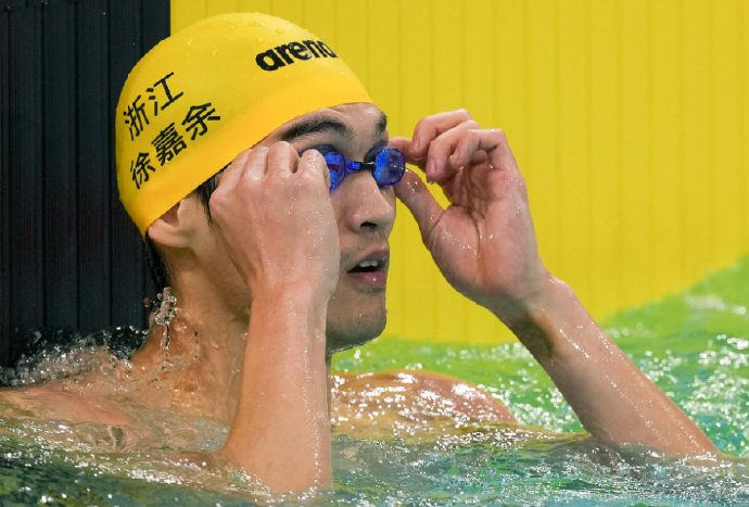 徐嘉余100仰全运会四连冠