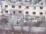 俄国防部发布前线画面：俄军逐楼清剿据点 无人机打击残余乌军小队
