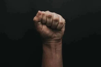 停牌，筹划控制权变更！