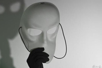 人民日报钟声三问日本，撕开其所谓“和平国家”的假面