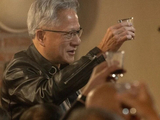 炸裂，全年营收1.3万亿元！黄仁勋：AI已到拐点，算力即营收